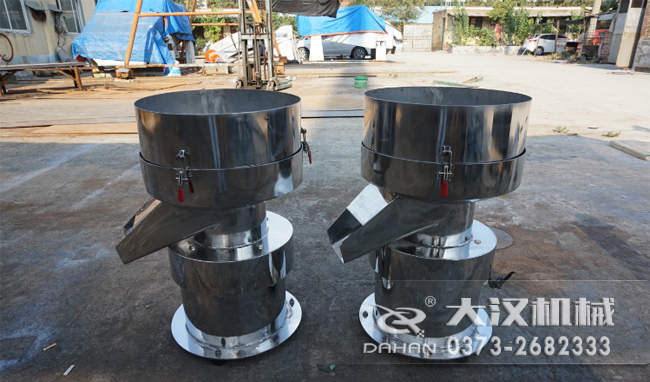 不銹鋼涂料振動篩是一種比較受用戶歡迎的產(chǎn)品之一，主要優(yōu)勢耐酸堿，不生銹，使用壽命長。